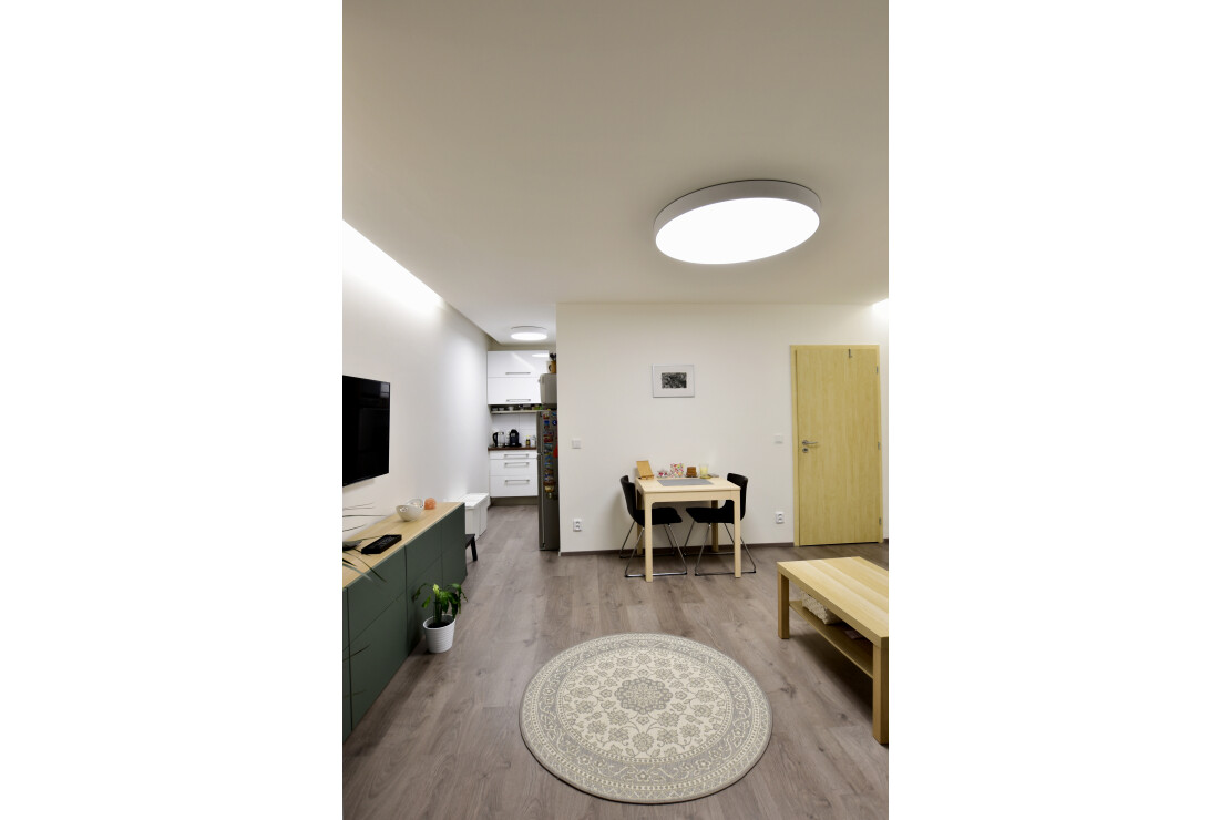 Rekonstrukce panelového bytu v Brně s řízenými svítidly