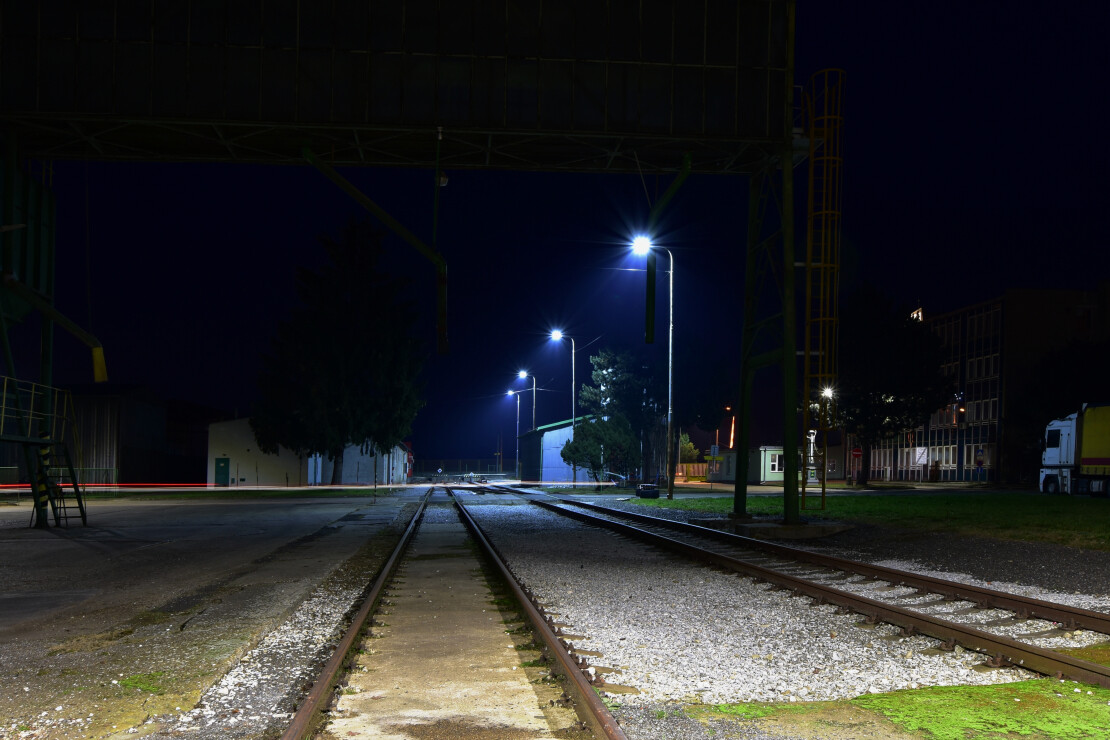 Železniční vlečka a přístřešek pro vlak